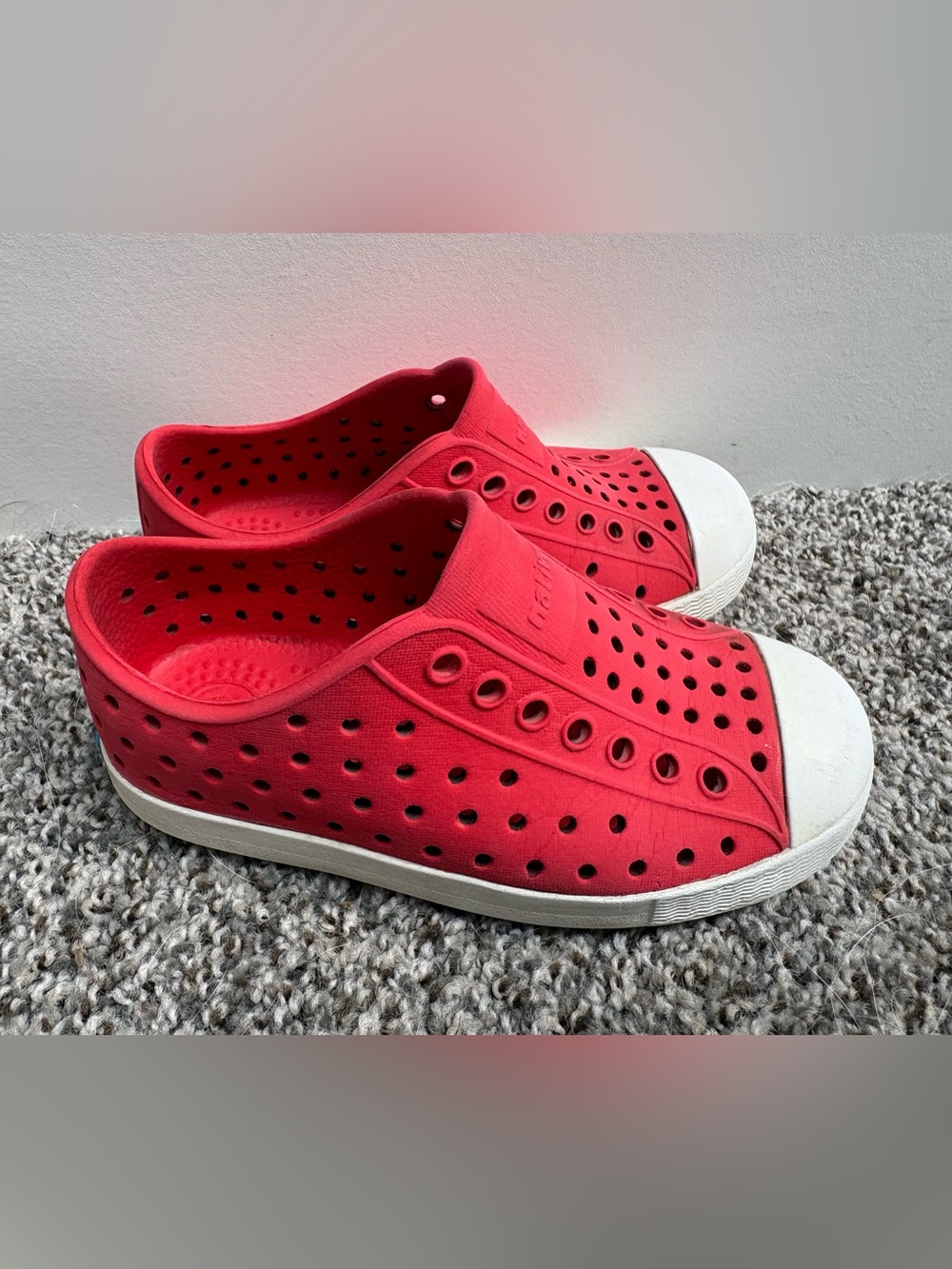 Native Waterproof Slip On Red Perforated Casual Sneakers Size 9c
